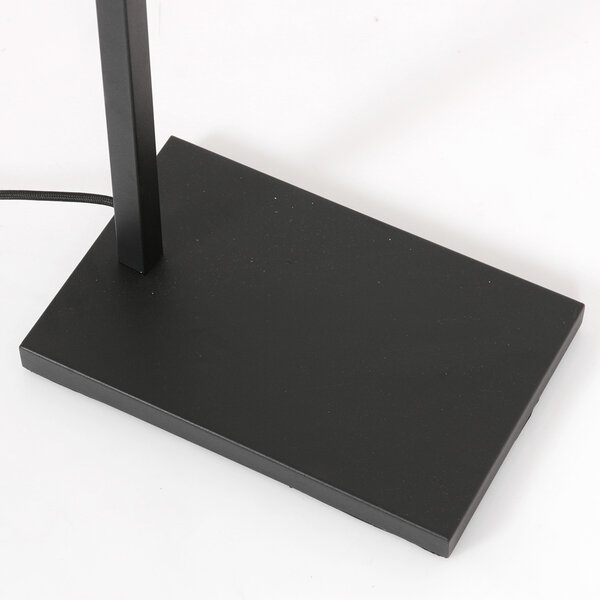 โคมไฟตั้งพื้น Stang der Firma Steinhauer