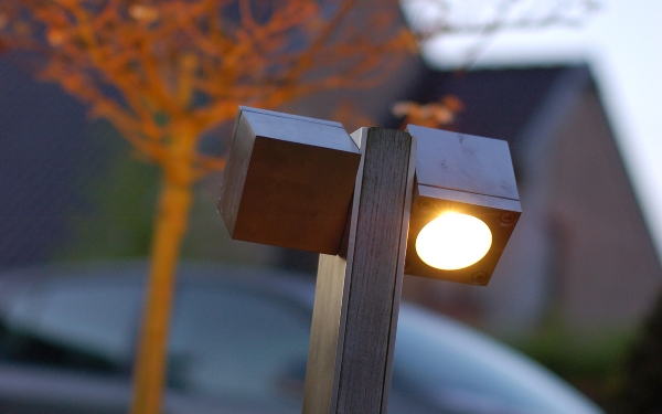 Q-BIC Teak Bodenleuchte groß der Firma Royal Botania